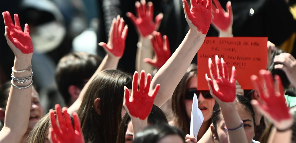 Γυναικοκτονίες: Τα ορφανά παιδιά και η ορφανή δικαιοσύνη