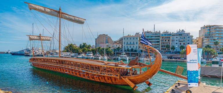 Ο Δήμαρχος Πειραιά Γιάννης Μώραλης υποδέχθηκε την ιστορική τριήρη «Ολυμπιάς» του Πολεμικού Ναυτικού στο πλαίσιο των «Ημερών Θάλασσας 2026»