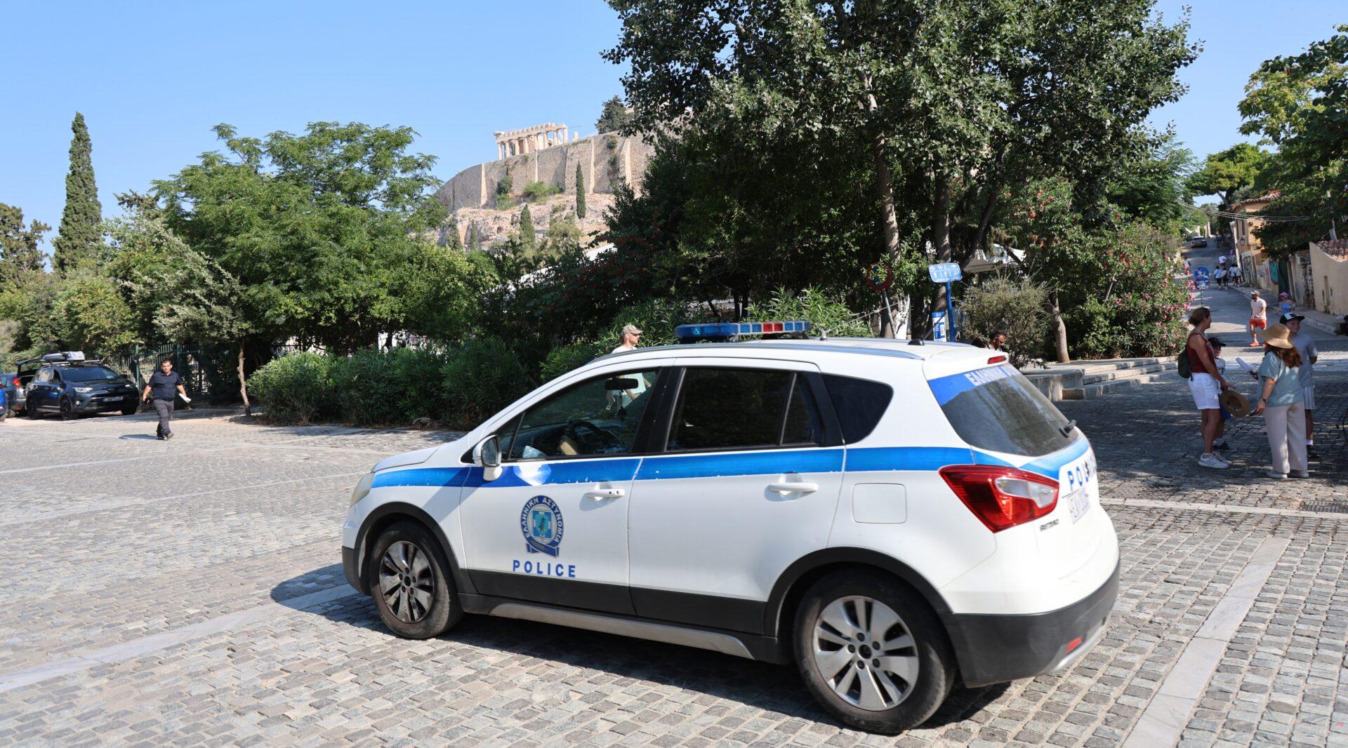 Επίθεση με μαχαίρι στην Ακρόπολη: Δύο τραυματίες τουρίστες, σοβαρή κατάσταση ενός