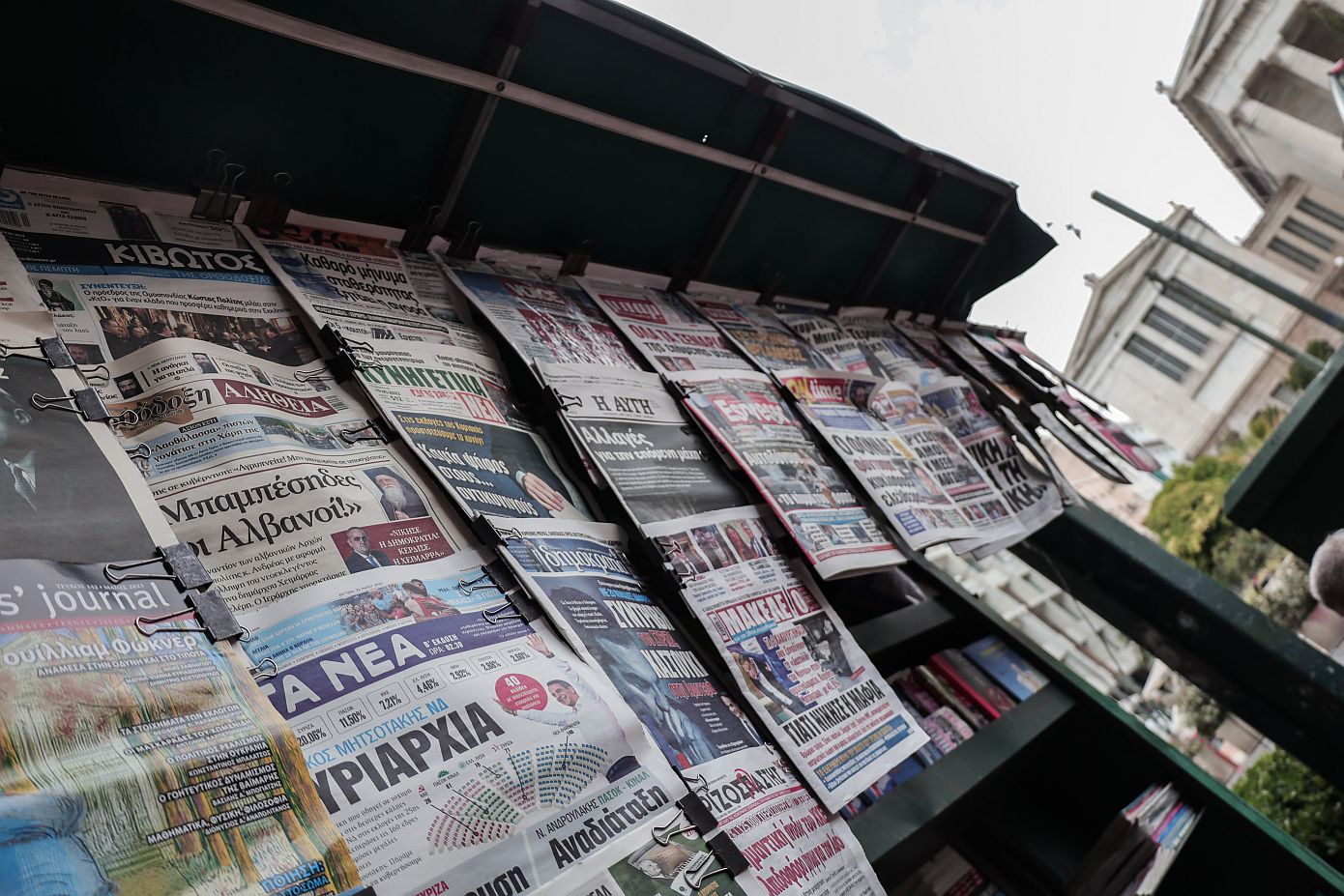 Κυριακάτικα Πρωτοσέλιδα 16/8: Άμυνα, Παιδεία, Οικονομία & Πυρκαγιές Στο Μικροσκόπιο