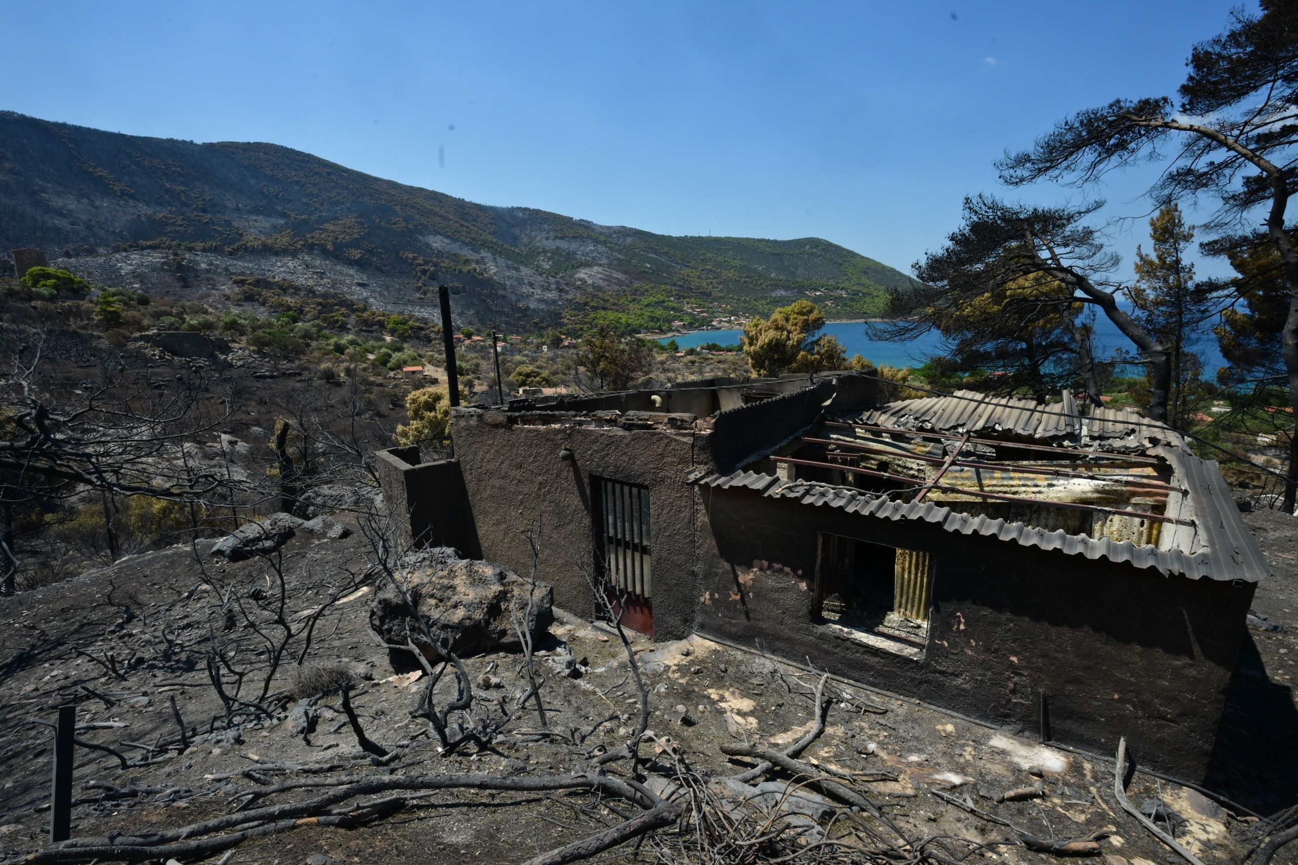 Δυτική Αττική: Φωτιά Υποχωρεί, Ενεργό Μέτωπο Δεν Υπάρχει – Ζώνες Αντιπυρικής Προστασίας