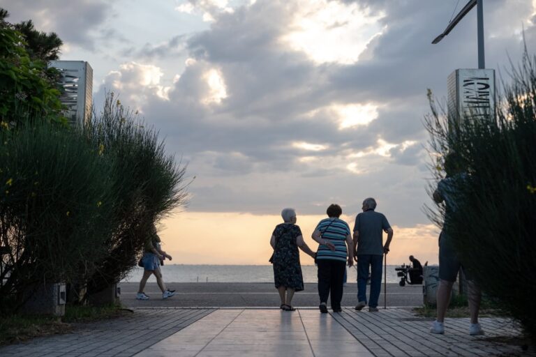 Συντάξεις σε κίνδυνο: Χρέη προς Ασφάλιση μπλοκάρουν χιλιάδες συνταξιούχους