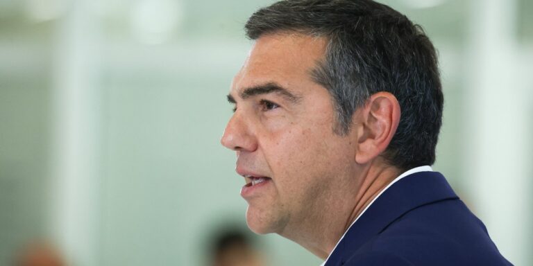 ΕΛΑΣ: «Αυγουστιάτικη παρέλαση τοξικότητας» μετά τη συνέντευξη του Αλέξη Τσίπρα -Το Μαξίμου επιλέγει την ανούσια πόλωση