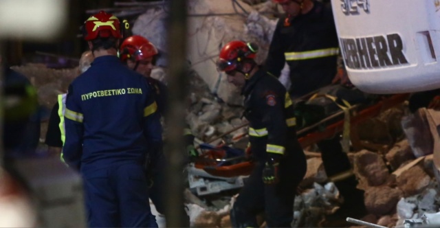 Τραγωδία στην Πλάκα: Νεκρή ανασύρθηκε γυναίκα, αγωνία για 5 αγνοούμενους
