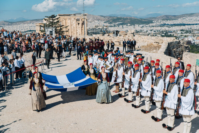 Αθήνα: 82 χρόνια μετά την Απελευθέρωση – Τι σημαίνει Δημοκρατία σήμερα