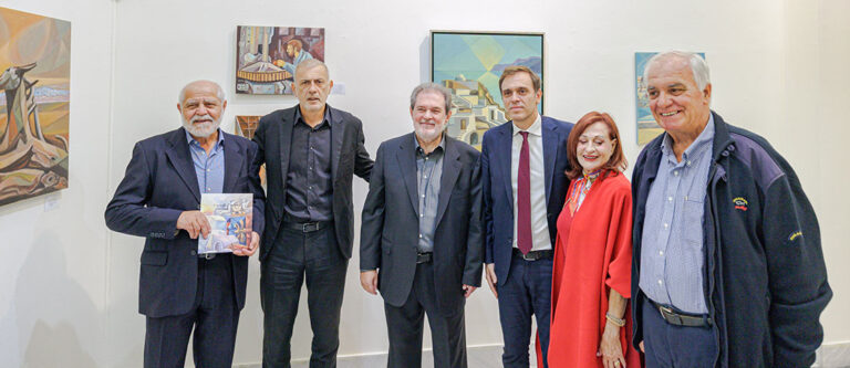 «Χνάρια, μορφές κι απόηχοι» Ένα ξεχωριστό εικαστικό ταξίδι στη θάλασσα και τις μνήμες του Πειραιά στα εγκαίνια της έκθεσης του Γιάννη Μίχα στη Δημοτική Πινακοθήκη Πειραιά